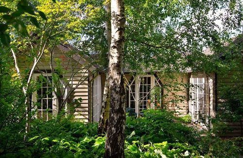 Musk Apartment | Musk Farm Studio- unique fairytale cottage with gorgeous gardens