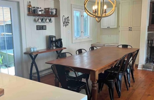 Muskoka Lakes Cottage | Muskoka Island Paradise! Sleeps 12