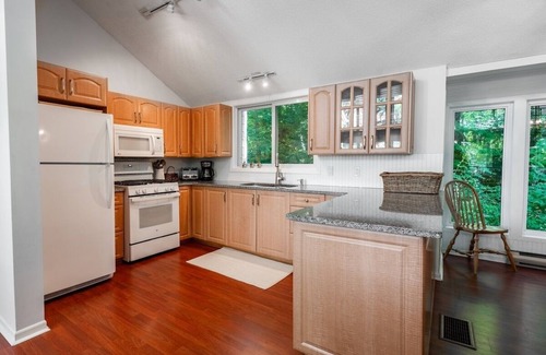 Bala Cabin | Muskoka-Waterfront, Beach, Sauna, Slide, Firepit