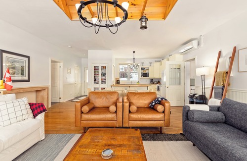 Bracebridge Cottage | Muskoka Waterfront Cottage w/Hot Tub, Wi-Fi & AC (Pet-Friendly!)