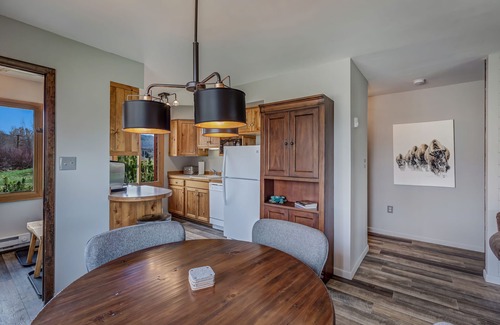 Clark Cabin | Mustang - Escape to the wilderness