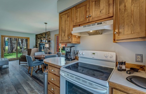 Clark Cabin | Mustang - Escape to the wilderness