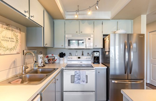 Freeland Condo | Mutiny Bay Condo by AvantStay | Walk to the Beach