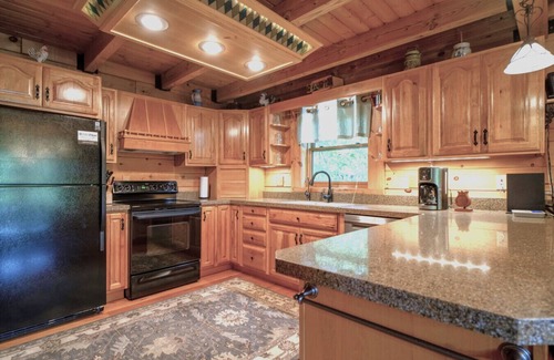 Tazewell Apartment | My Happy Place - Lakefront cabin