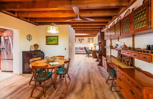 Cornville House | Myrinn-Hobbit Cottage on the Creek Storybook Stay