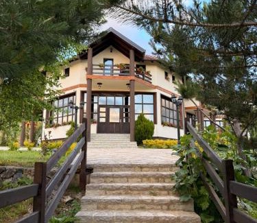 Zhur Hotel | N'Bjeshke te guri i zi