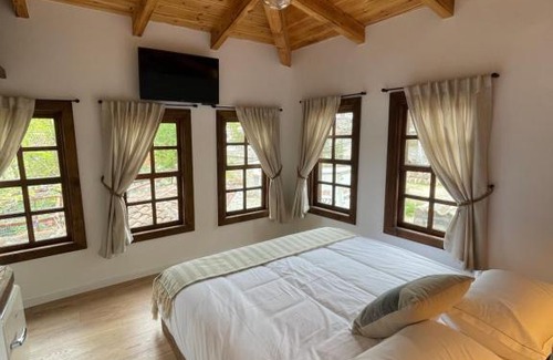 Berat Hotel | N'Gorice