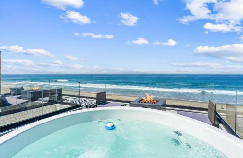 Mission Beach House | N Oceanfront Masterpiece with Rooftop & Hot Tub