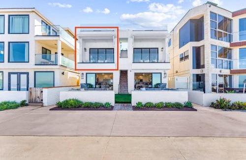 Mission Beach House | N Oceanfront Masterpiece with Rooftop & Hot Tub