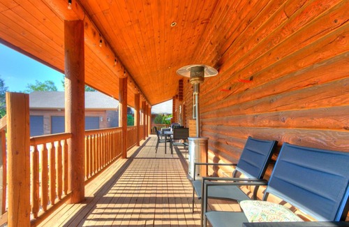 Wheatland Cabin | Naffcation Lodge OKC Cabin And Guest House Retreat On 5 Acres