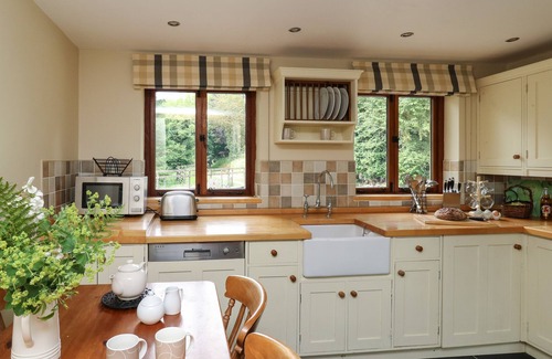 Llanwrda Cottage | NANT GLAS, family friendly, character holiday cottage in Lampeter