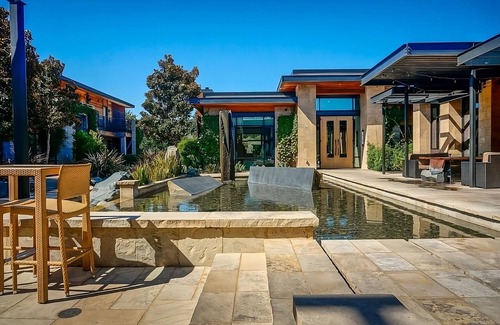Yountville House | Napa Valley Luxurious Escape w/Rooftop Pool, Gas Fireplace! Spa Onsite