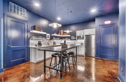 Downtown Nashville Apartment | Nashville Lower Broadway Suite 4BR by Maddox Hotel