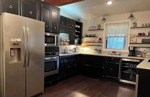 Pennington Bend House | Nashville Riverfront Retreat-with Hot Tub.