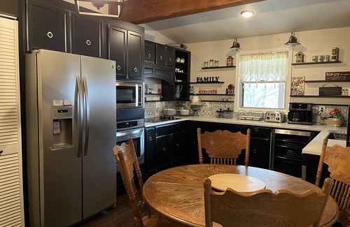 Pennington Bend House | Nashville Riverfront Retreat-with Hot Tub.