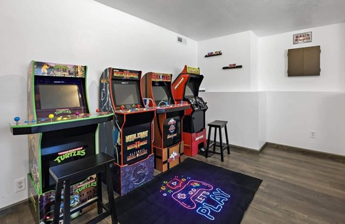 Kanab House | National Park Nest, sleeps 10 with a game room!