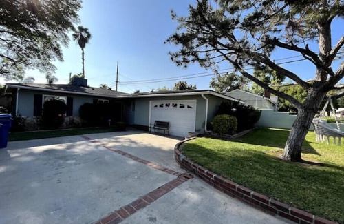 Glendora House | Natural Green Oasis conveniently near Route 66.n