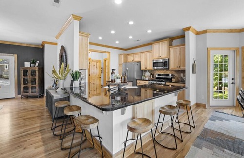 Mooresville House | Natural High Lakefront Retreat: Spacious Family Getaway with Entertainment Room, Huge Backyard, and More!