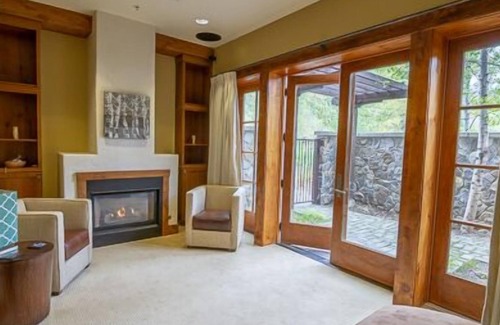 Tamarack Condo | Natural Wood Interior Design | Spectacular Lake Views | Hot Tub and Pool Access