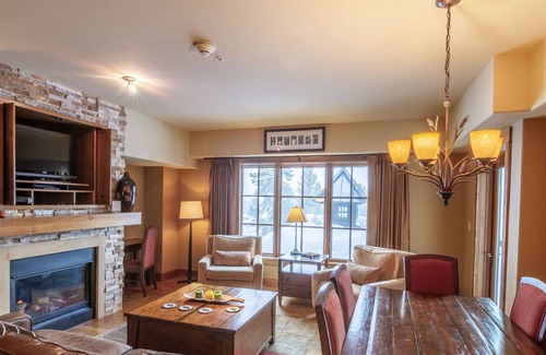 Tamarack Condo | Natural Wood Interior Design | Spectacular Lake Views | Hot Tub and Pool Access