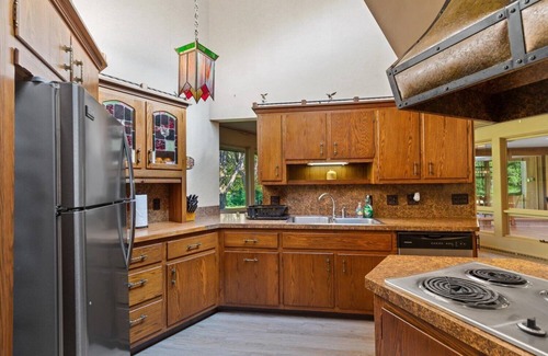 White Mills House | Nature's Retreat - Hot tub, Firepit, game room 5 mins to Honesdale