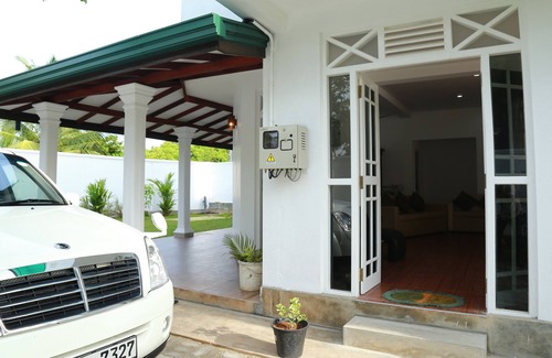 Ambalangoda Villa | Nature Villa 6BR Holiday Home with Pool