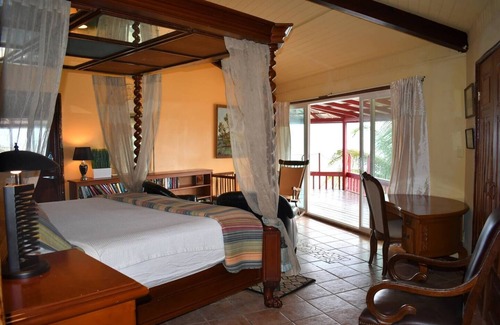 Placencia Apartment | Nautical Inn 12-Vacation Beach Home with HUGE deck