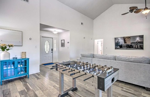 Navarre House | Navarre Home with Game Area and Screened-In Porch