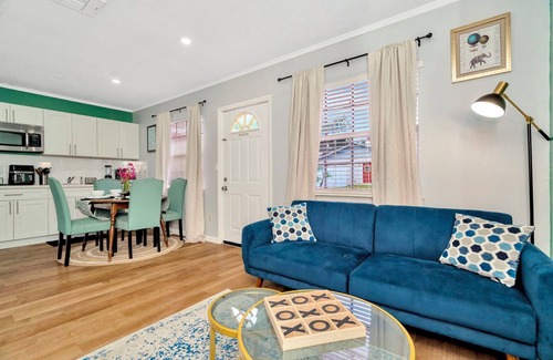 Seffner Community Alliance House | nColorful & Comfy Retreat: Close to Tampa ~ Parking