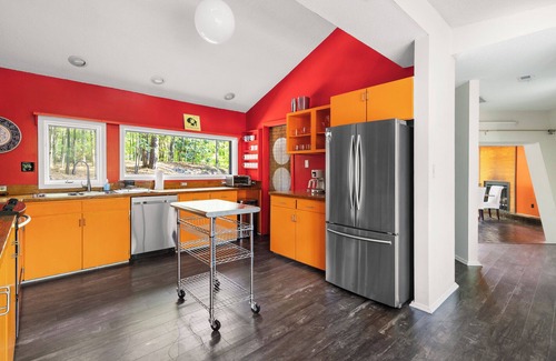 Durham House | nDuke Forest Escape 3BR, 6 Beds, Huge Back Patio!