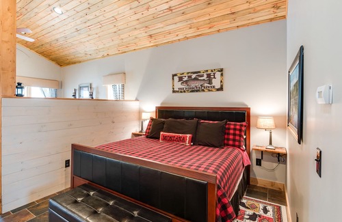 Broadwater County House | Near Bozeman~Modern Rustic Retreat~Private Guest House~On the Missouri River