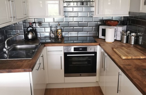 Dalry Apartment | Near city centre 2 bedroom apartment with park view