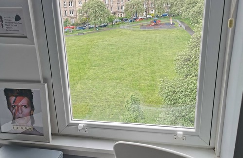 Dalry Apartment | Near city centre 2 bedroom apartment with park view