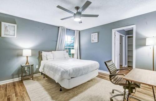 Savannah House | Near Dining & Downtown- Moon River District Digs