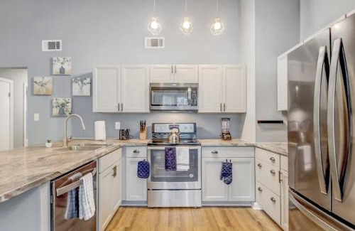 Savannah House | Near Dining & Downtown- Moon River District Digs