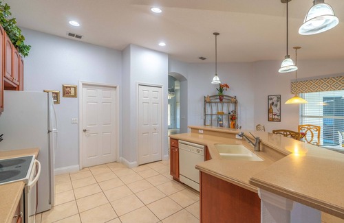 Buena Ventura Lakes Villa | Near Disney and USTA tennis campus - Pool Villa on the Lake - Stunning Views!