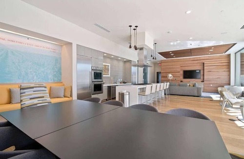 Shoreline West Apartment | near G00gle HQ 1 BR | Kitchen + W/D | Pool + Gym