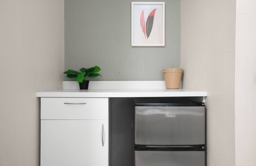 Miramar Apartment | Near La Placita | Free Breakfast | TV With Netflix