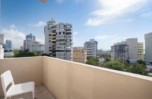 Miramar Apartment | Near La Placita & Old San Juan | Free Breakfast | Free Parking | TV With Netflix