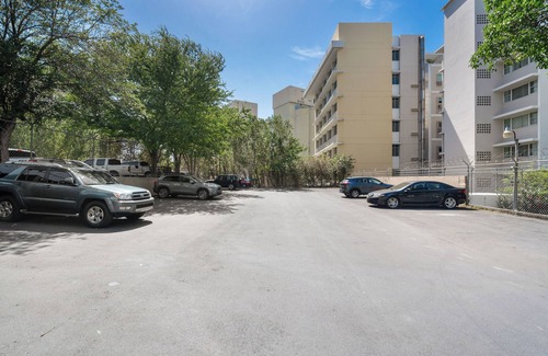 Miramar Apartment | Near La Placita | Zero-Cost Parking | Breakfast