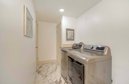 Conneaut House | Near Lake Erie, Harbor & Parks: Conneaut Getaway!