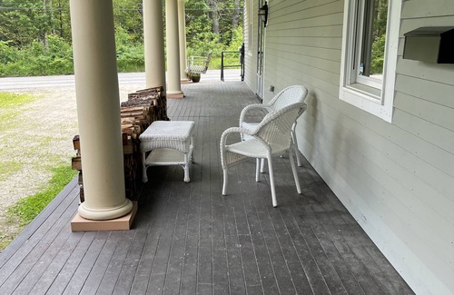Wilmot House | Near Ragged Mountain and Sunapee! Wilmot House @ Kimpton Brook
