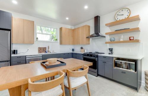 Rosewood House | Near Restaurants and Parks Home 3 Mi to Dtwn Austin