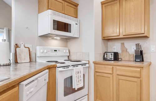 Donnelly House | Near Tamarack AC Kitchen TV Washer/Dryer
