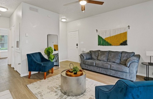 Milwood Apartment | Near the Domain | 2 BR Private Balcony | Fireplace