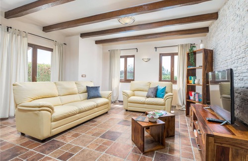 Stokovci House | Near the medieval town of Svetvincenat awaits you this beautiful vacation home.