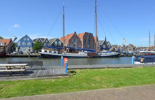 Monnickendam Apartment | near the water, maritime furnished apartment, private entrance and pontoon