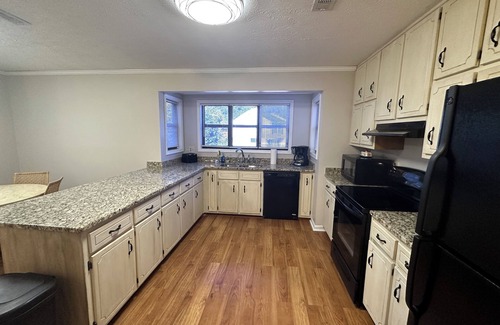 Fayetteville House | Near Trilith Studios, Piedmont Fayette Hospital, and convenient to Atlanta