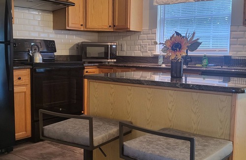 Newark House | Near University of Delaware, Christiana Care Hospital, & the Christiana Mall!