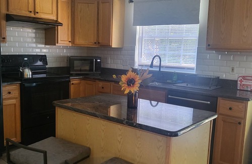Newark House | Near University of Delaware, Christiana Care Hospital, & the Christiana Mall!